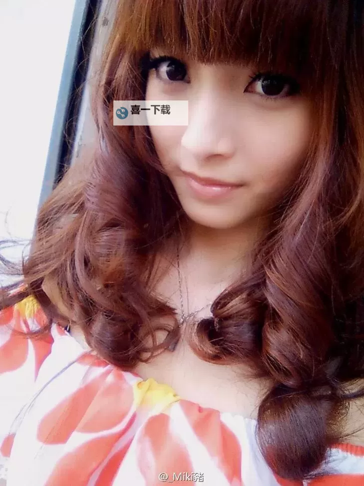 探索多样风格：综合图区自拍另类图片欣赏图1