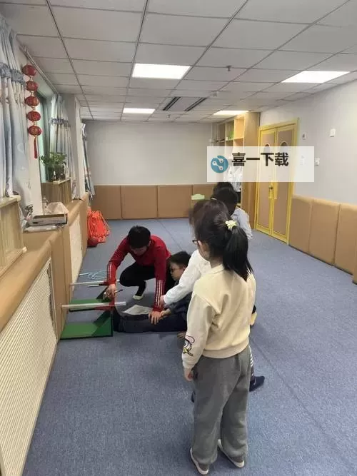 涨精装满肚子上学体育课视频：精彩瞬间全记录图1