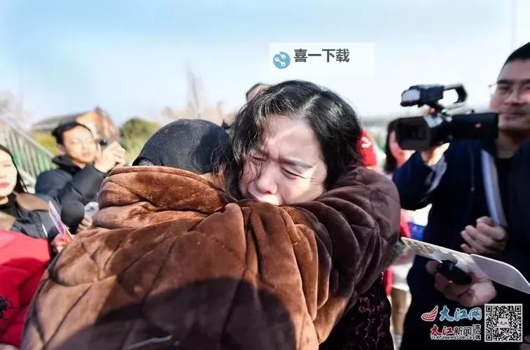 援郑志愿者被骂哭:温暖与误解交织的感人瞬间图1