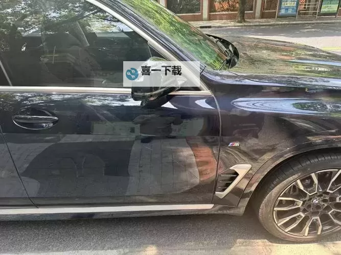 在车里被撞了八次高黄：惊心动魄的意外经历图1