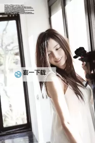 柚木提娜图片欣赏：优雅与自然的完美结合图1