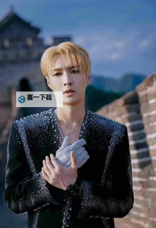 张艺兴EXO回归预告照曝光，粉丝期待新篇章图1