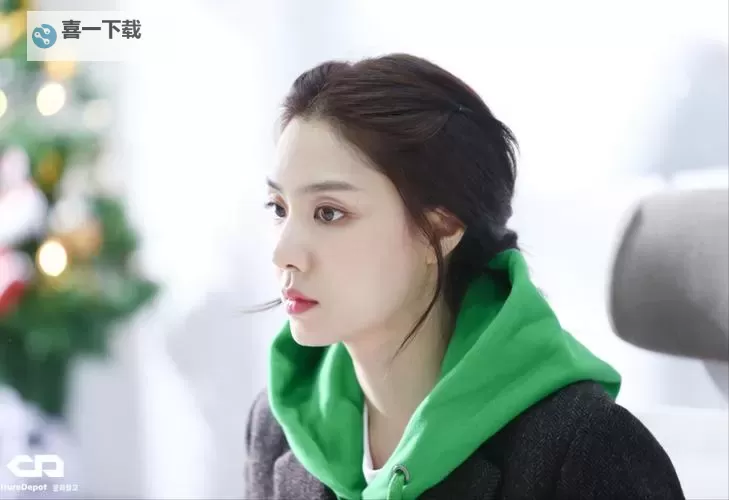 用牙齿轻吸咬小豆：细腻的感官体验与情感共鸣图1