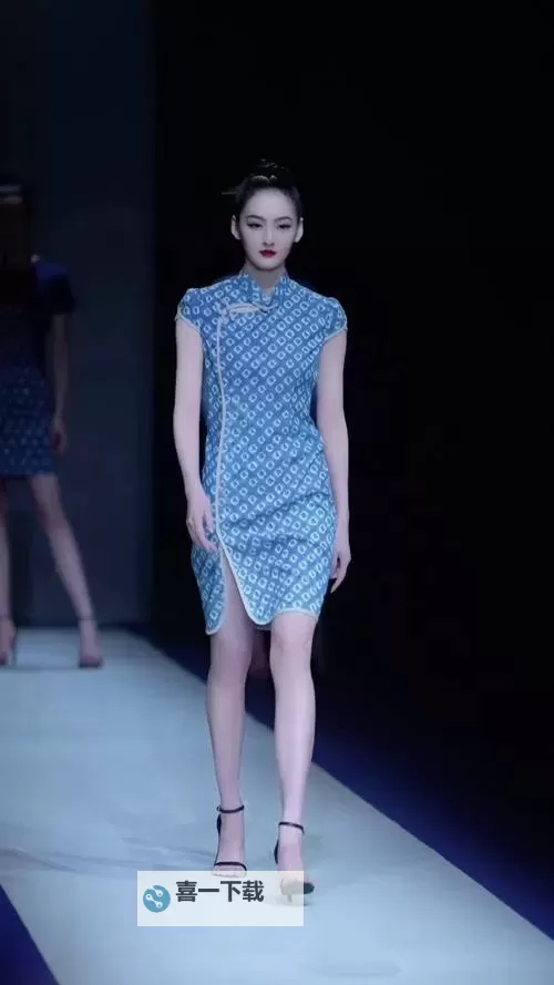 赵欣丝绸走秀展现东方秀丽之美图1