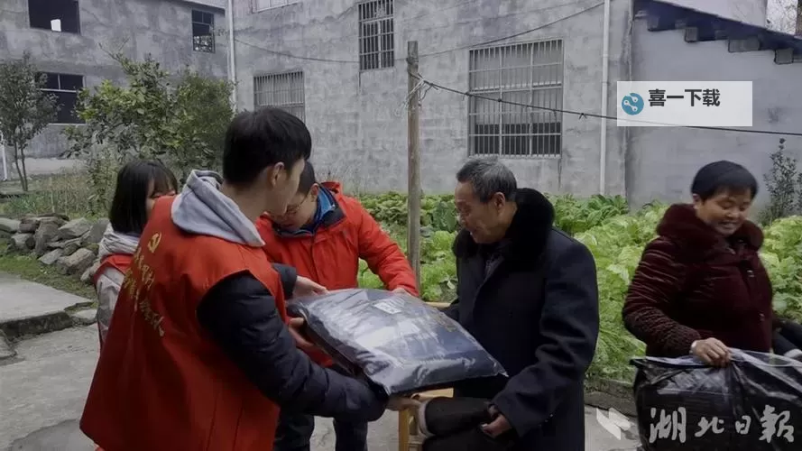 志愿者返乡被骂哭：一场温暖与误解交织的归途图1