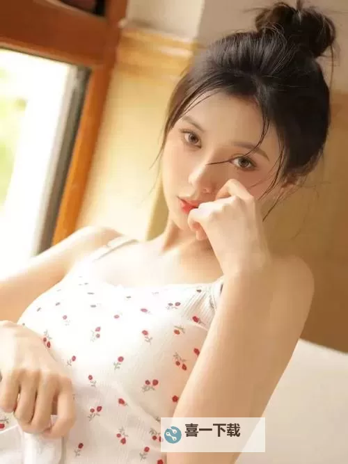 浴室少女二十天原图：探索青春的纯真与秘密图1