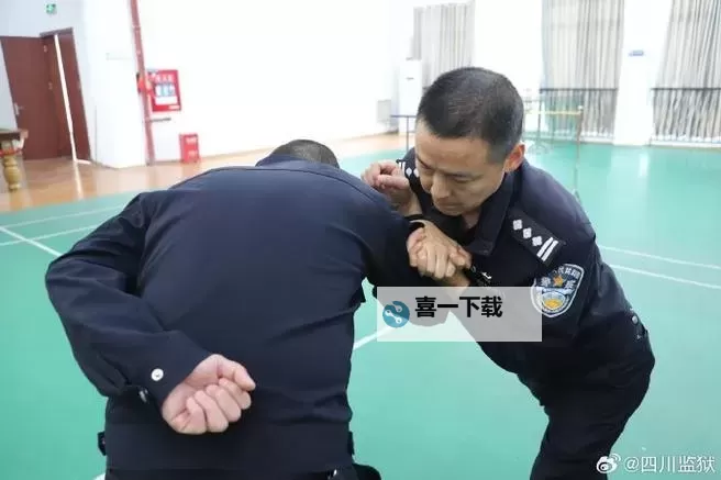 张警官的视频引发热议:真实还原警察日常生活图1