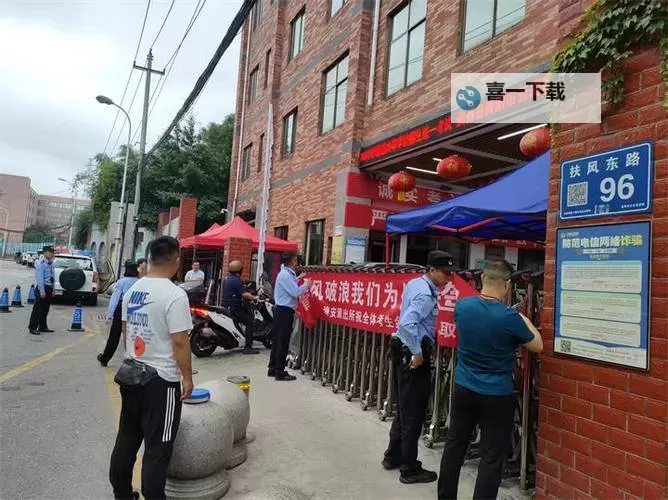 志愿者被发现是混阳 躲车里不下车引发众人关注图1