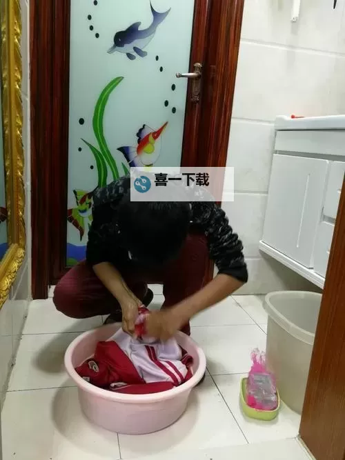 六年级男生和女生搓搓在线观看:校园趣味时光的欢乐瞬间图1