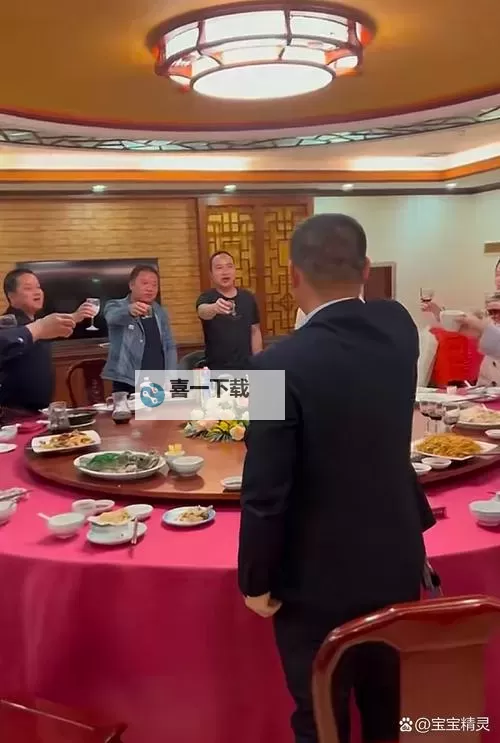 总裁吃饭还连在一起:揭秘高端商务交际中的微妙互动图1