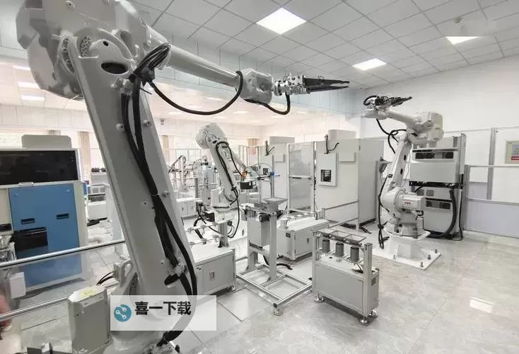 未来已来：引领智能生活的自动插拔机器人革新图1