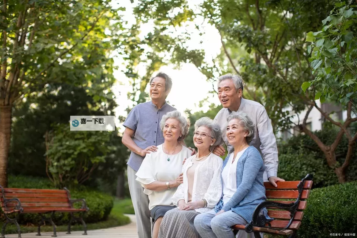 中国6个年轻人养1个老人：年轻一代肩负养老重任引发社会关注图1