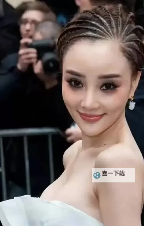 院长玩新婚护士长李小璐：甜蜜事业与爱情的双重交织图1