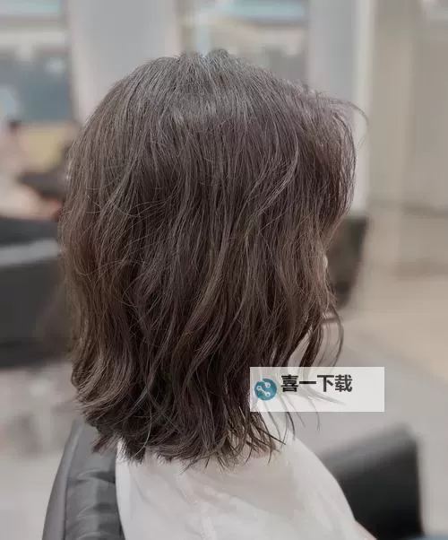 2024最新卷发发型图片，打造时尚潮流发型新趋势图1