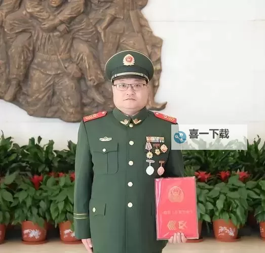 中国大叔武警Gary的职位经历：从基层士兵到指挥官的成长之路图1