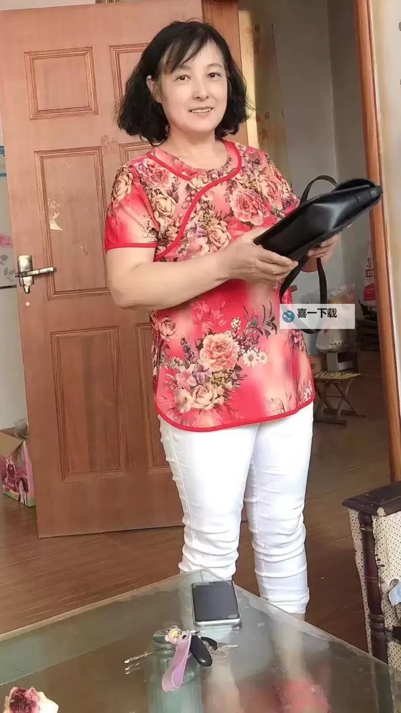 中国老太婆gramytrub:网络中的年长女性新潮风采图1