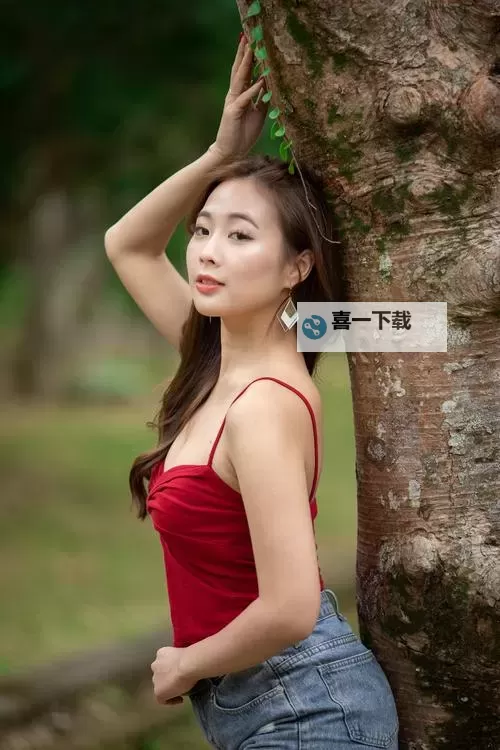 探索极致魅力：最大胆美女艺术的视觉盛宴图1