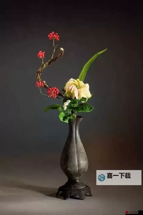 巧思花艺：揭示紫龙插花芯的魅力与用法图1