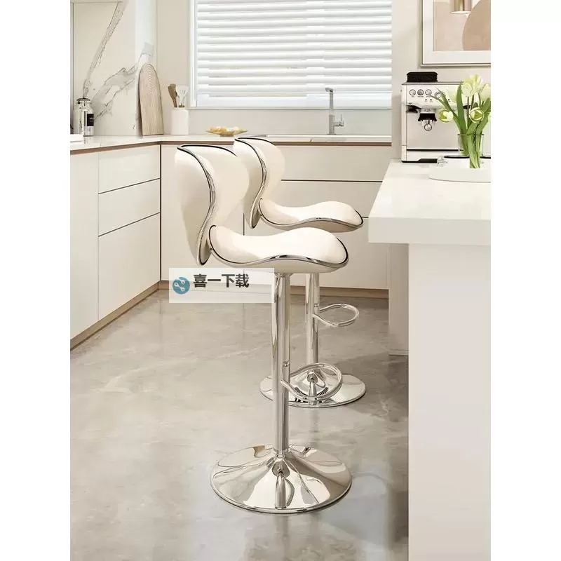 转过去趴翘高点打完坐高脚凳：运动中的小技巧与体验图1