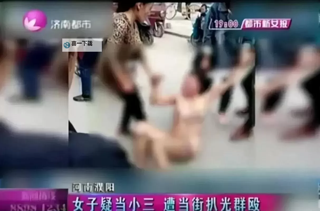 友情的阴影：女生被其他女生脱光衣服殴打的真相图1