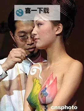 幼女人体艺术：探索纯真与美感的艺术表达图1