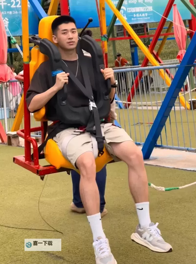 中国帅气体育生GARY视频火爆 Net红帅气男神引热议图1