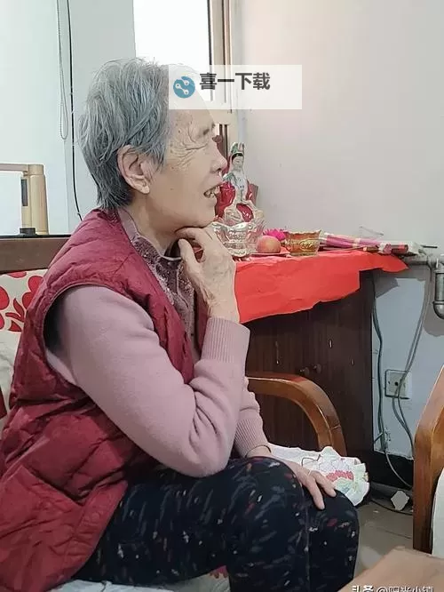 温馨回忆：老奶奶伦理视频在线展现温情瞬间图1