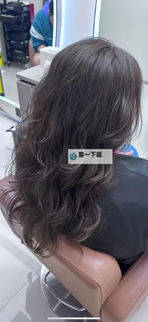 2024最新版：最热门的最新卷发发型图片推荐图1