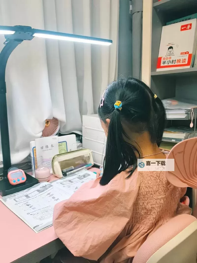 坚持还是折磨？坐在硬邦邦的东西上面写作业的苦与乐图1