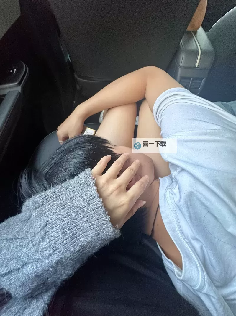 美女和帅哥一起差差：一场错过的甜蜜邂逅图1