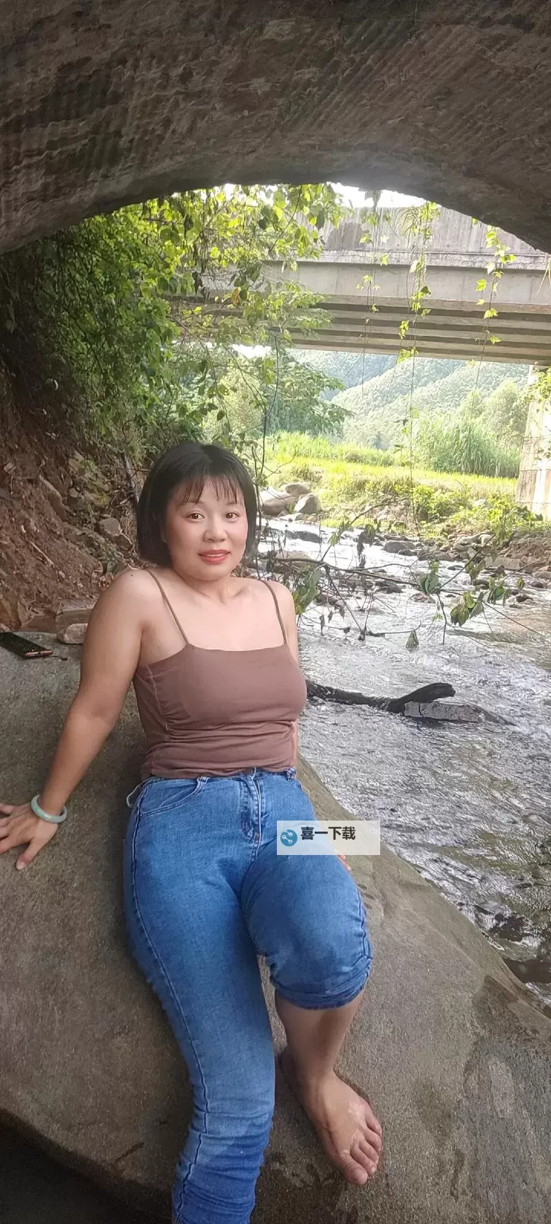 夏日街角的温暖日常：胖女热久久wwww的笑声与成长图2