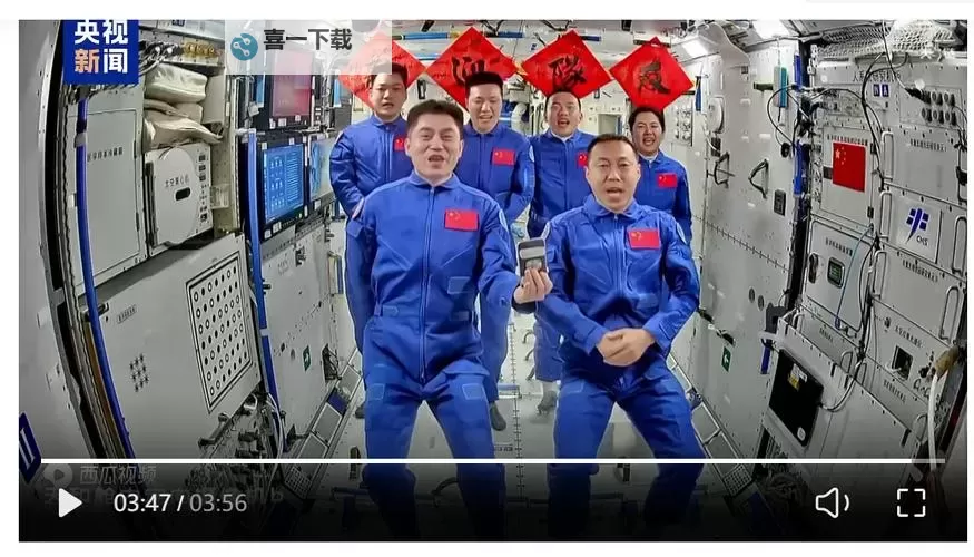 星际寓言:太空全家福上新怡红院男人天堂的时空回响图1