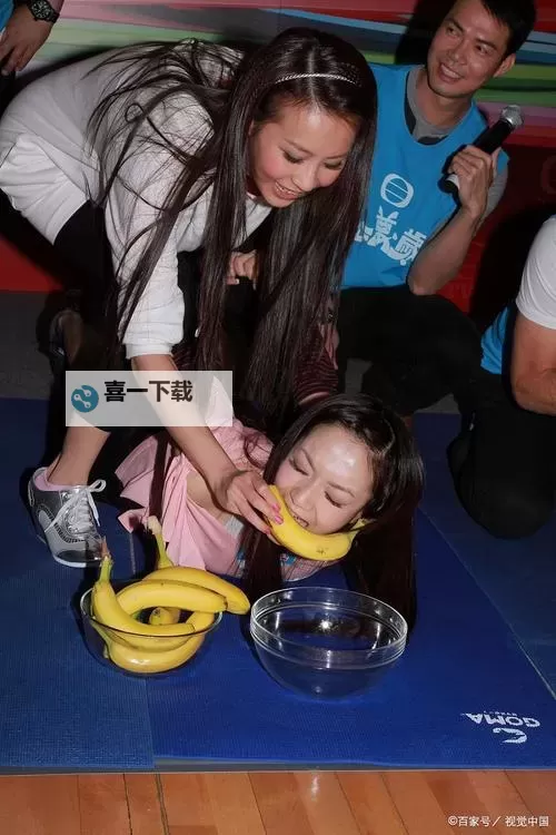 最爽的交换疯狂的交换：当秘密被互换，快乐与混乱在城市中上演图1